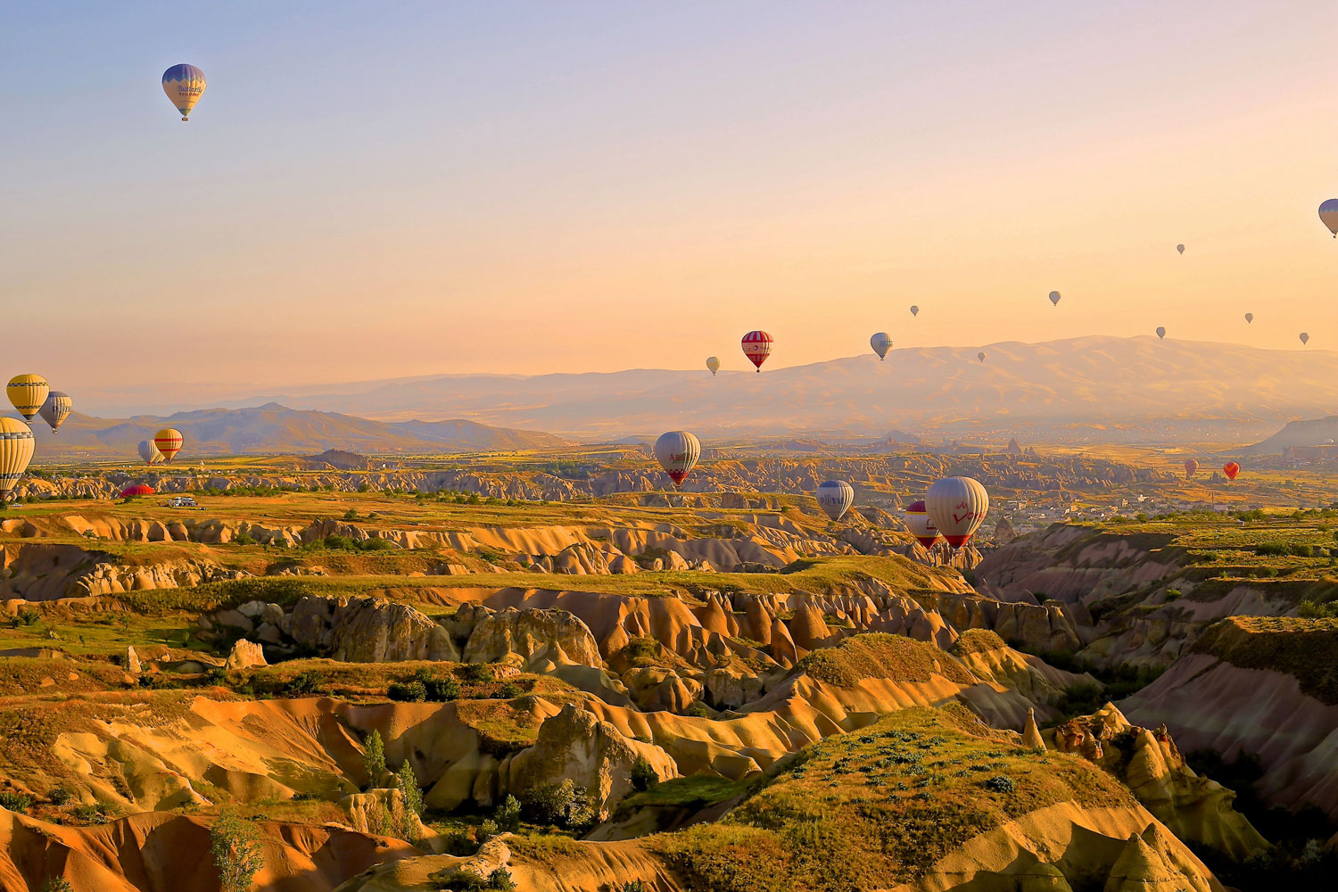 perfectly-clear-hot-air-balloons